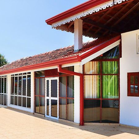 Villa Sisara Negombo Exterior photo